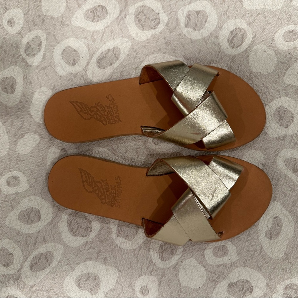 Size 6 ancient green sandal slides